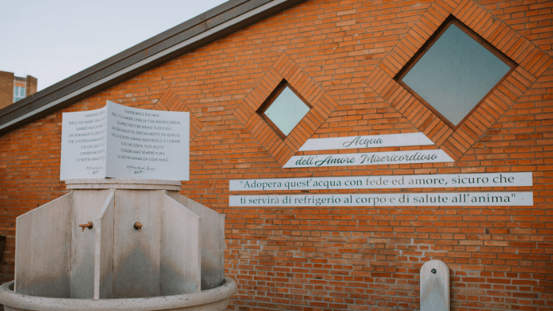 Fontana dell’Acqua dell’Amore Misericordioso a Collevalenza, luogo di fede e guarigione spirituale legato alla Beata Speranza di Gesù.