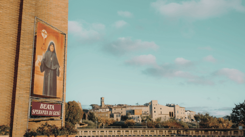 Santuario di Collevalenza dedicato alla Beata Speranza di Gesù, luogo di pellegrinaggio e miracoli nel cuore dell’Umbria.