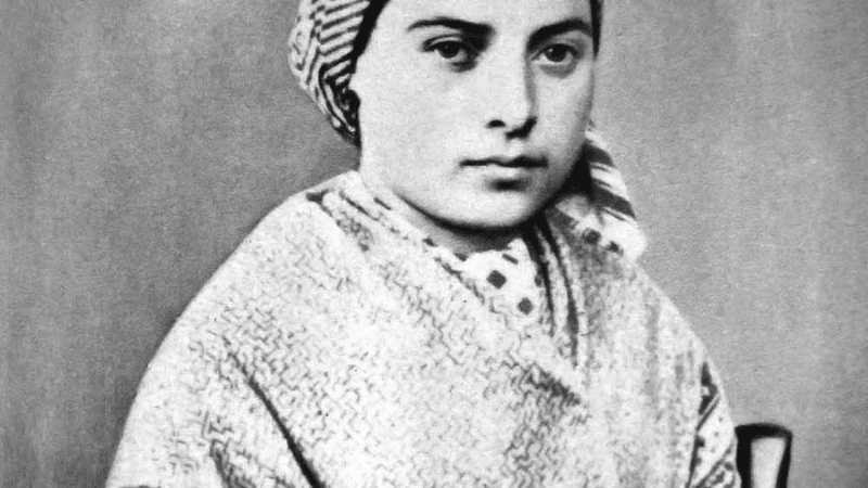 Ritratto storico di Bernadette Soubirous, la giovane veggente che incontrò la Madonna a Lourdes nel 1858.